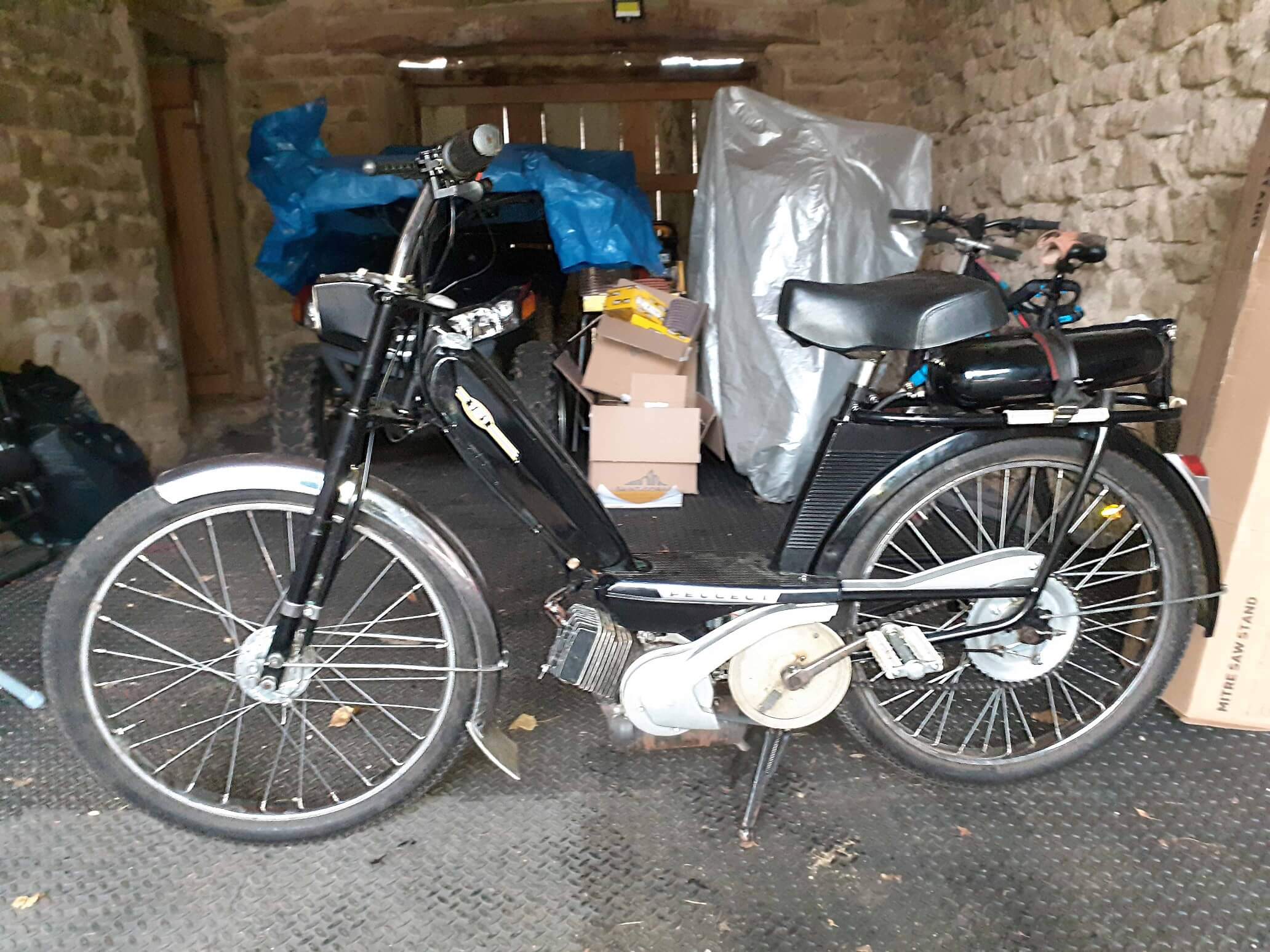 ancienne mobylette Peugeot 101 Harley