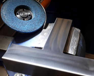 pièce de métal préparée au disque Flexfinish