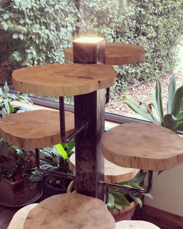 présentoir en acier et en bois réalisé avec des produits abrasifs Flexovit