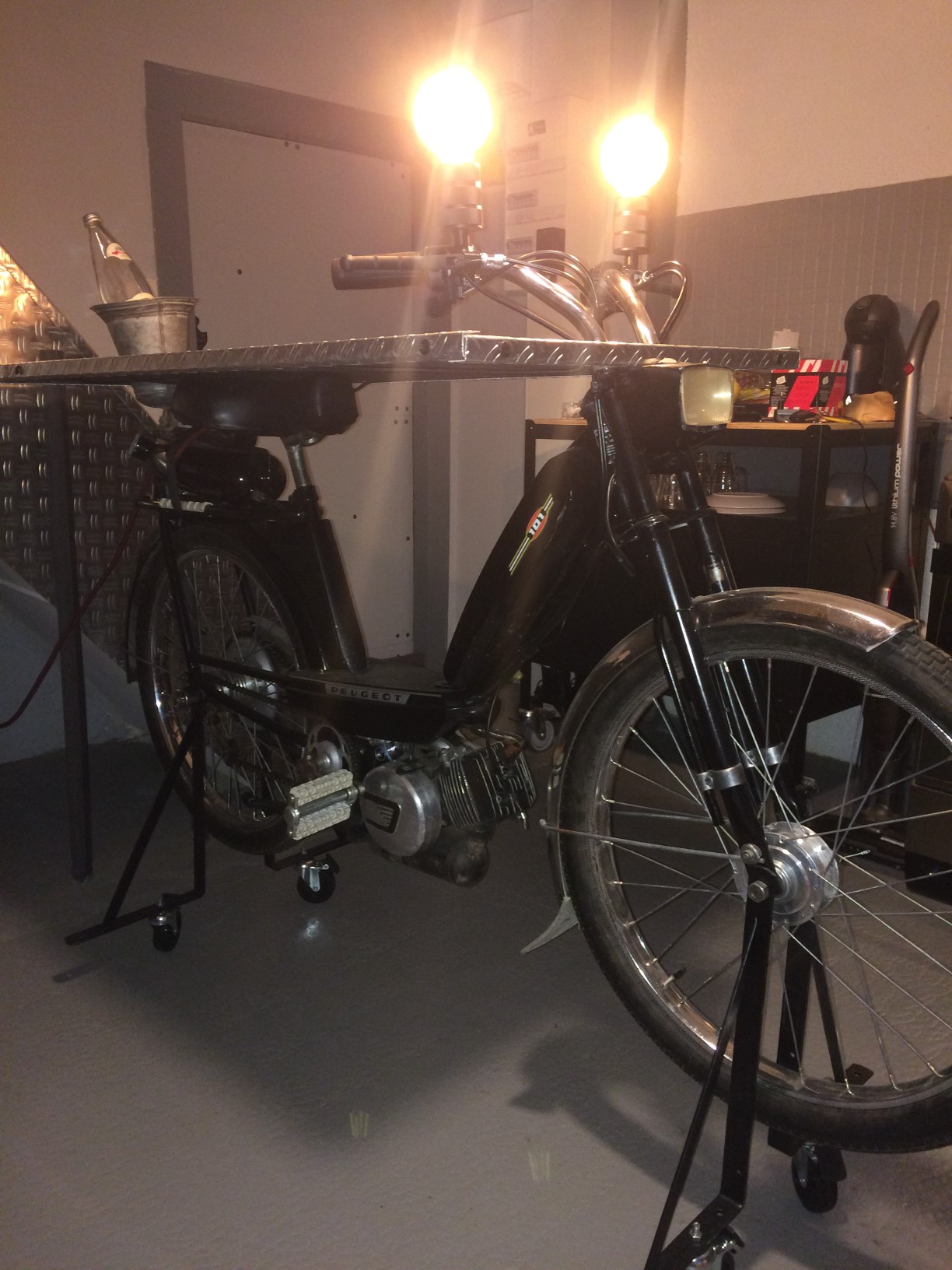 recycler une mobylette avec des abrasifs